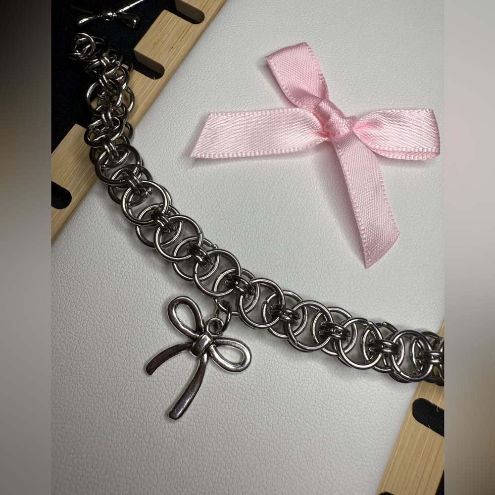 Stainless steel chainmail bracelet with bow